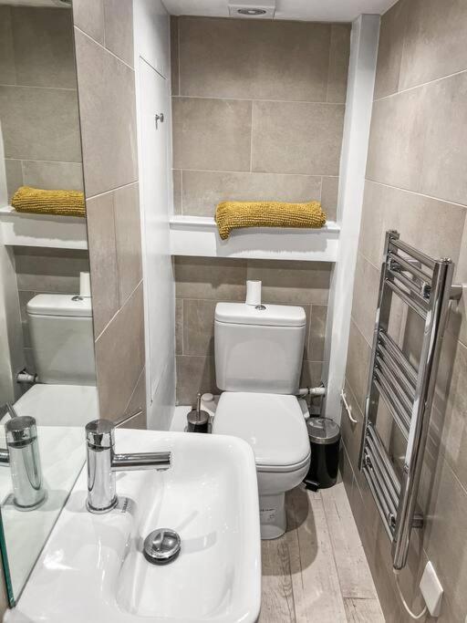 Cosy 1-Bdr W/ Free Parking In Central Ридинг Экстерьер фото